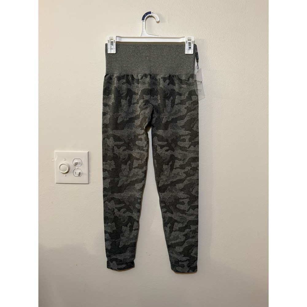 NVGTN Seamless Leggings Green Camo Size M NWT